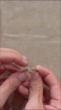 Rotating Shooting Star Ring – A Sparkle in Motion