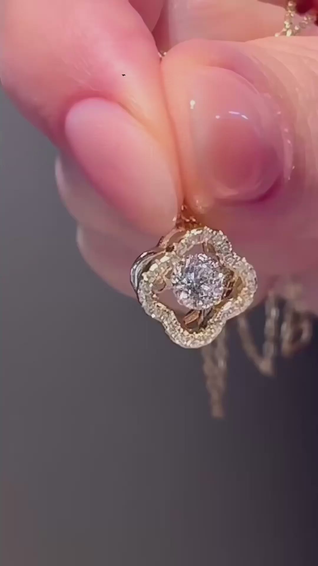 Dancing Necklace – The Art of Jewelry in Motion